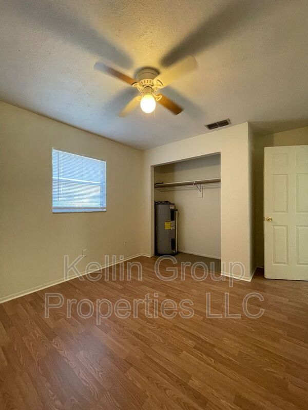 Building Photo - 160 N Nekoma Ave