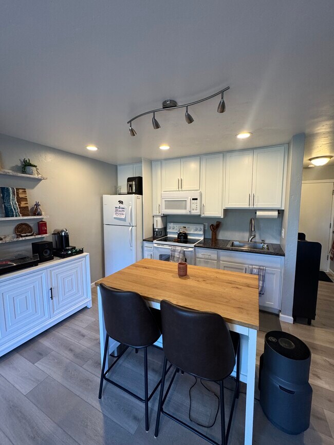 Building Photo - 115 Tramway Dr