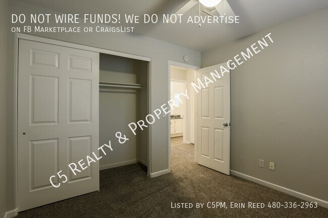 Building Photo - 3131 E Cottonwood Ln