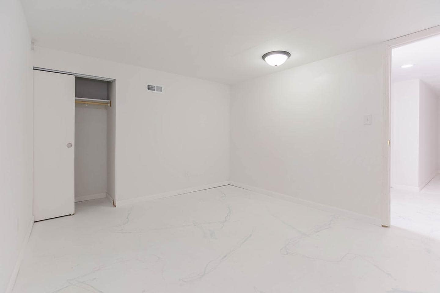 Building Photo - Spacious Independence home near Glendale Park | Updated kitchen & hardwood floors