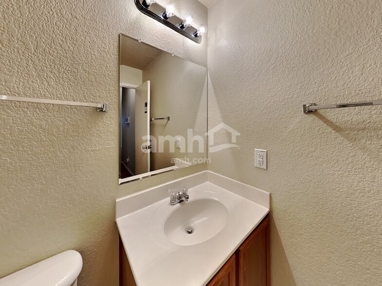 Building Photo - 10007 Del Lago Ct