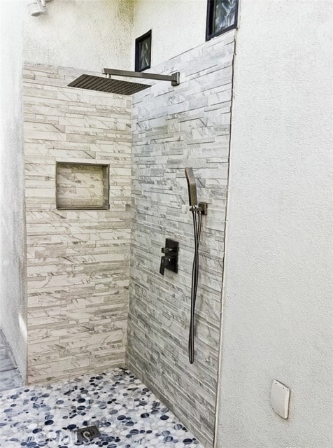 Building Photo - 1523 E San Lorenzo Rd