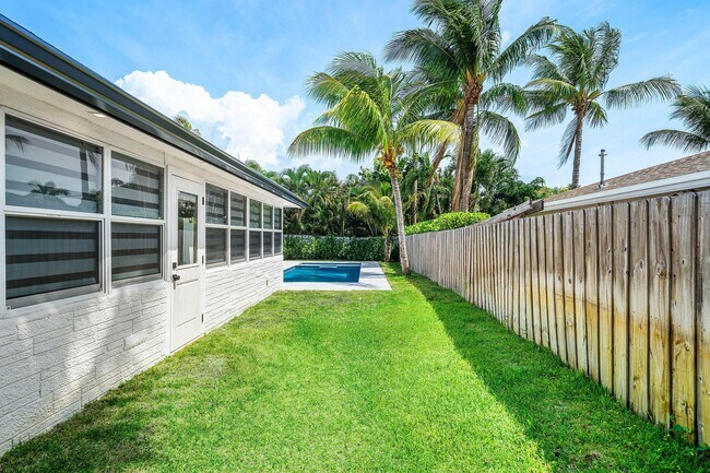 Building Photo - 2866 SW 8th St