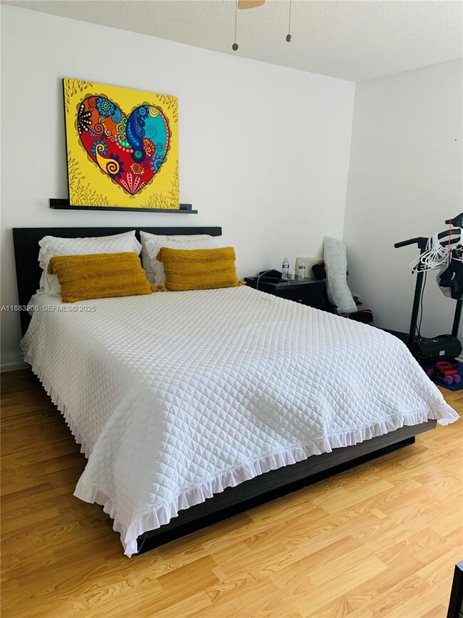 Building Photo - 20500 W Country Club Dr