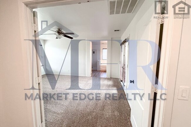 Building Photo - 3Bed/2.5Bath House w/ 2 Car Gar - Reems/Ca...