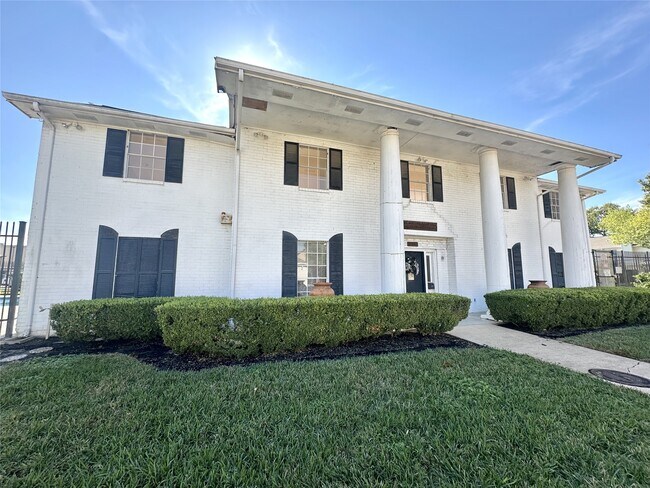 Building Photo - 14771 Perthshire Rd