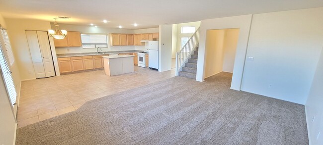 Building Photo - Circle Cross