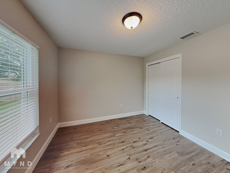 Building Photo - 2069 Banbury Ln