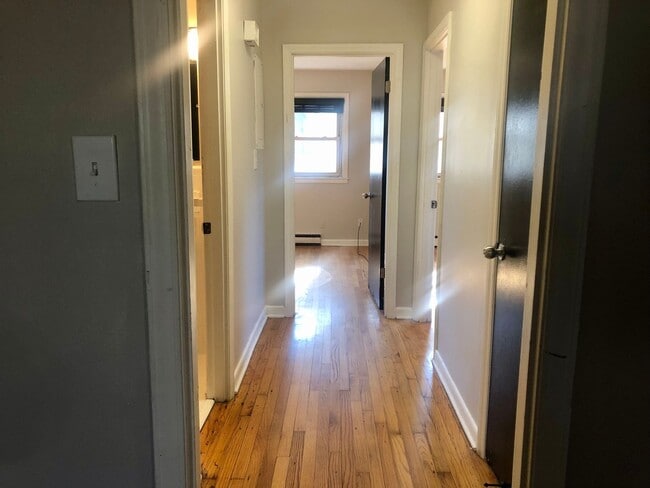 Building Photo - Awesome 2BR/1Bathroom Apartment in popular LAKEWOOD near Duke University!
