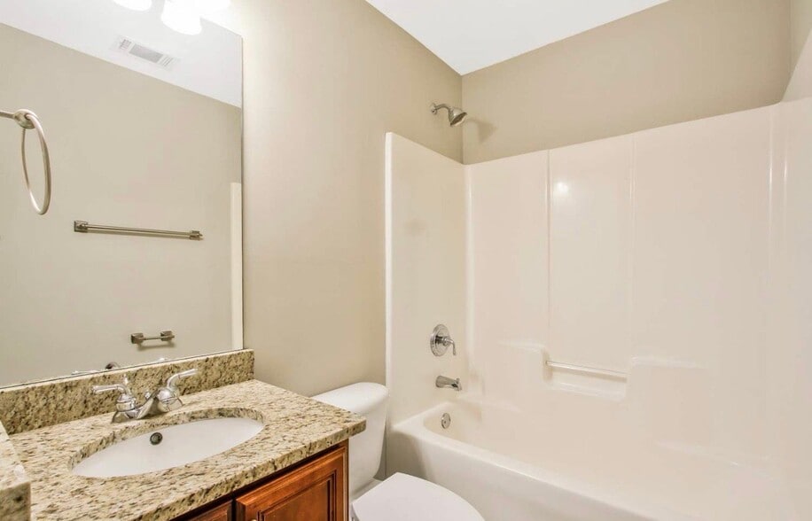 Building Photo - 2509 Brentford Pl