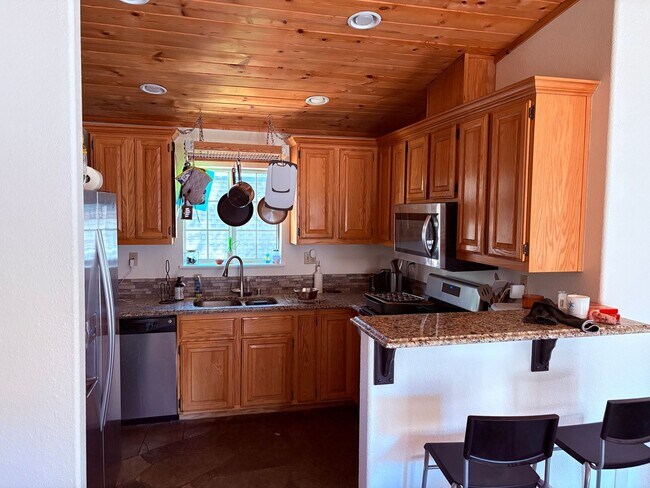 Building Photo - Mountain cabin with garage and fenced backyard