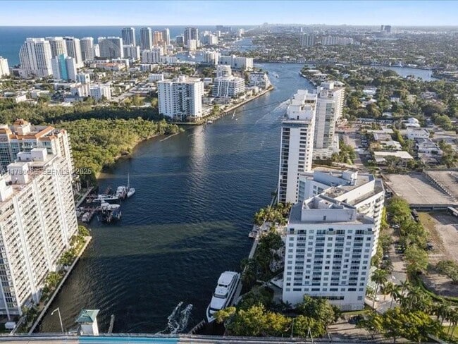 Building Photo - 2670 E Sunrise Blvd