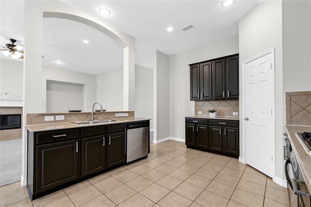 Building Photo - 7559 Seawood Dr