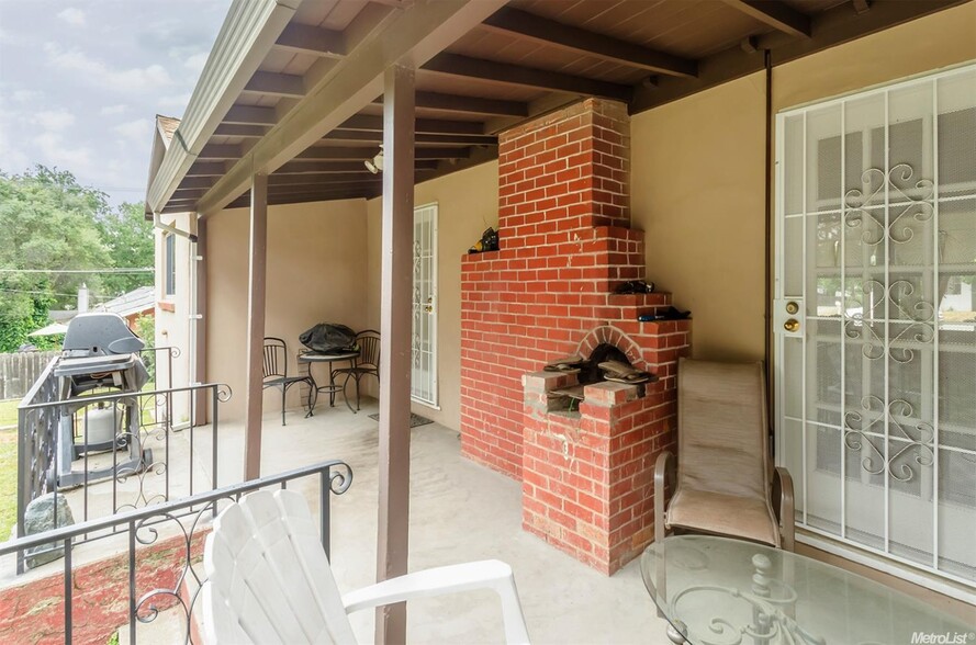 Building Photo - 7120 Palm Ave