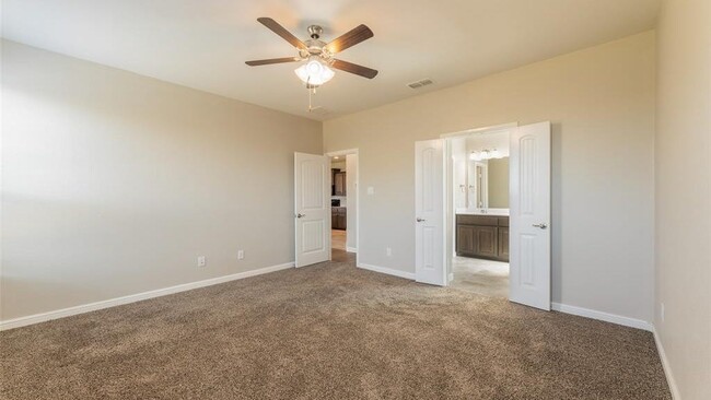 Building Photo - 1000 Meadow Scape Dr