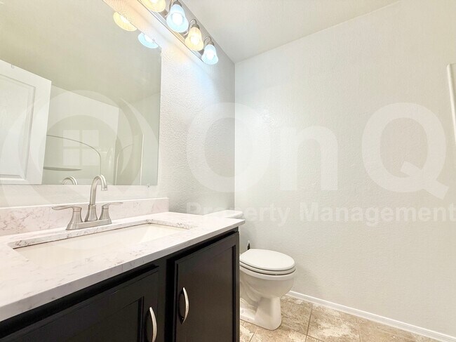 Building Photo - 3913 S Crosscreek Dr