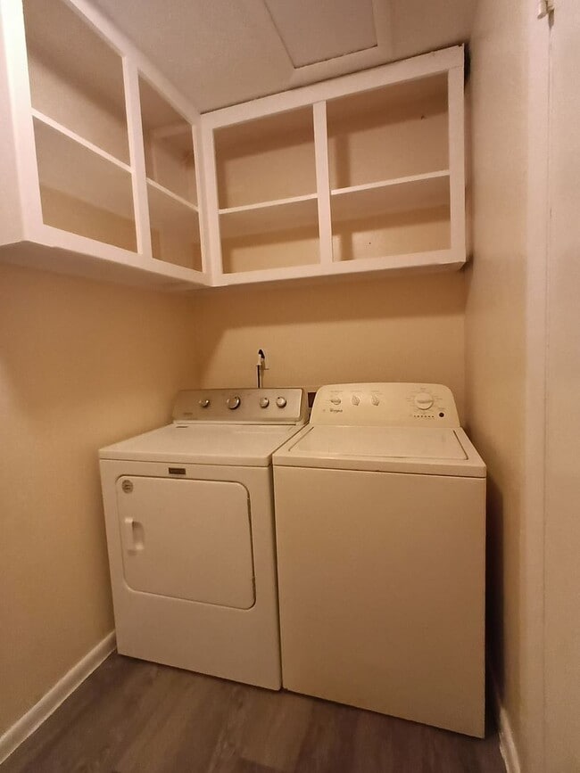 Building Photo - Freshened up ready for new tenants! Section 8 approved