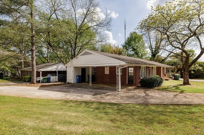 Building Photo - 2019 S Lumpkin St