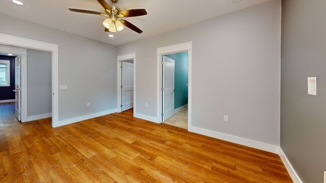 Building Photo - 4BR/4BA Unit #101 in 14 BR Triplex | UTK O...