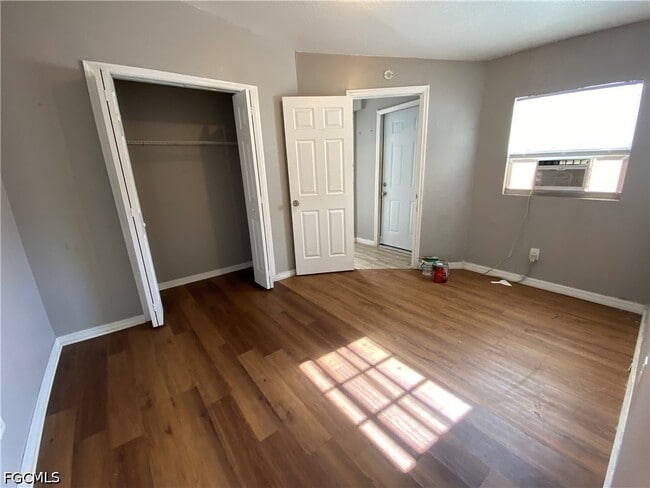 Building Photo - 2210 Cantor Ln