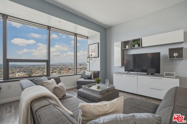 Building Photo - 1100 Wilshire Blvd