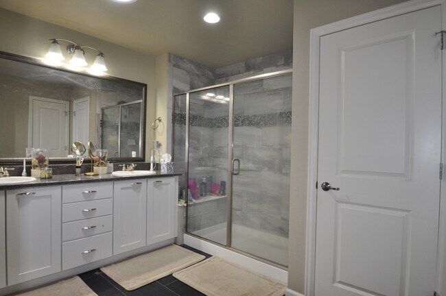 Building Photo - 5422 S Granby Way