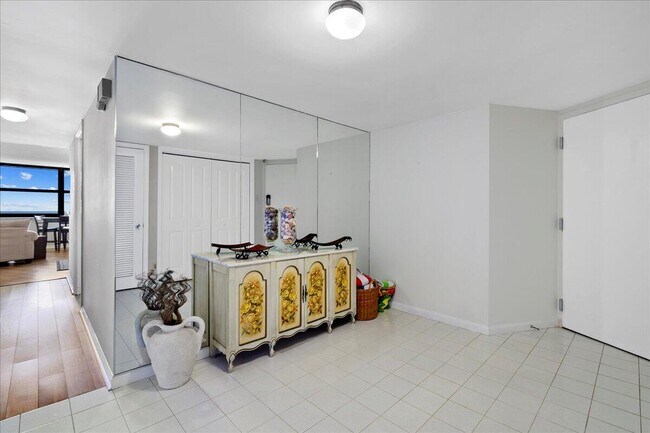 Building Photo - 5420 N Ocean Dr