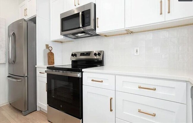 Building Photo - Spacious and Elegant 4 BR 3.5 BA Home in Olathe!