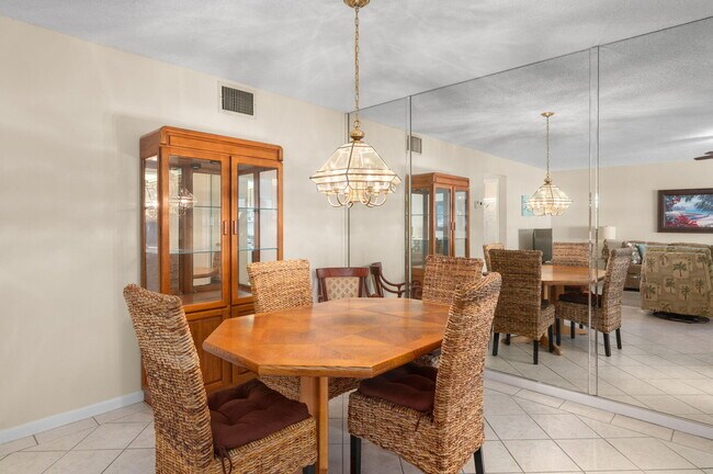 Building Photo - 911 Savannas Point Dr