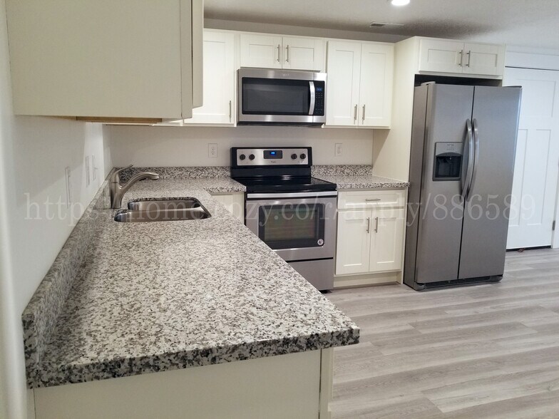 Building Photo - 115 N 410 E St