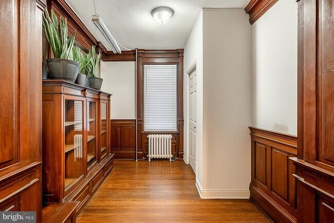 Building Photo - 300 N Penn St