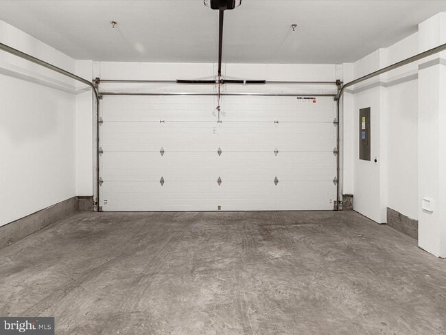 Building Photo - 14920 Dispatch St