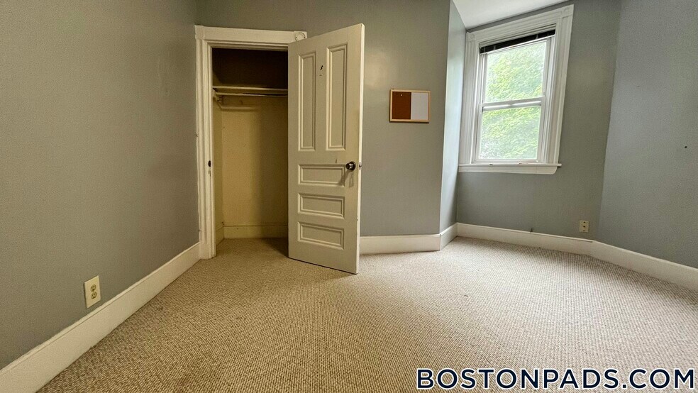 Building Photo - 66 University Rd