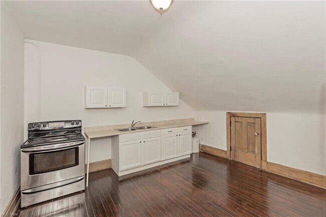 Building Photo - 283 Corning Dr