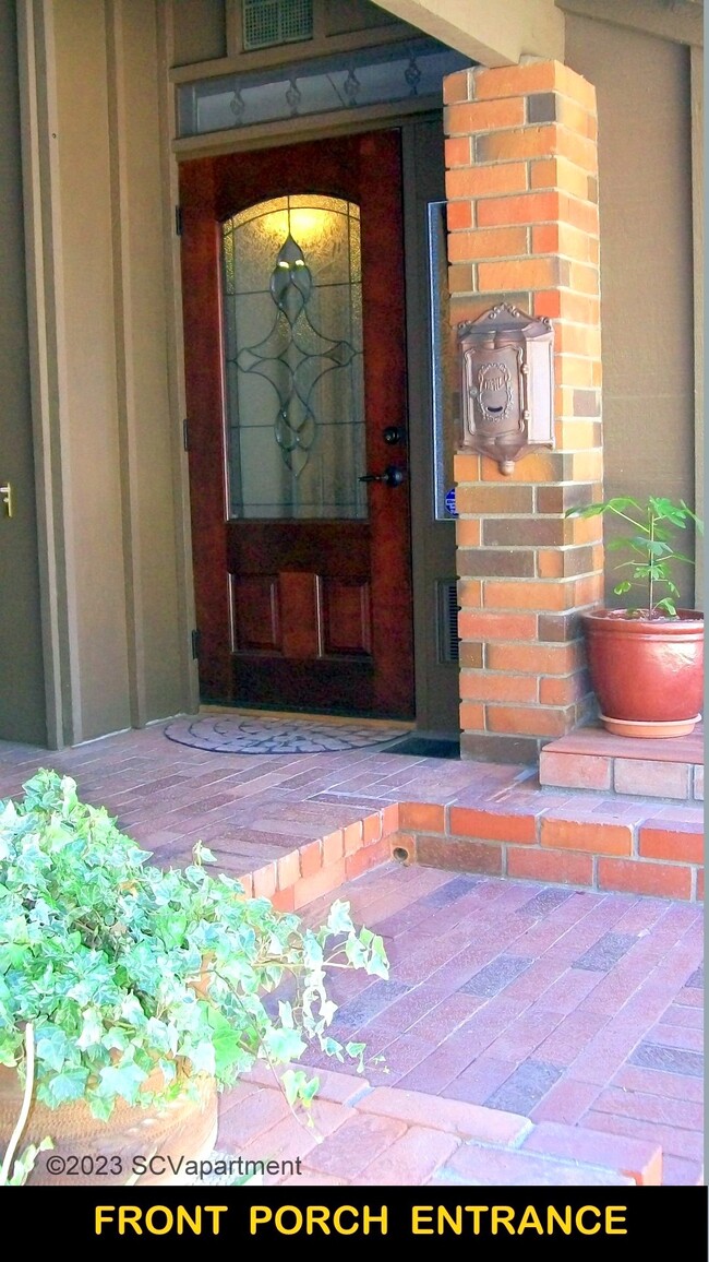 Front Porch Private Entrance - 23604 Vía Fuente