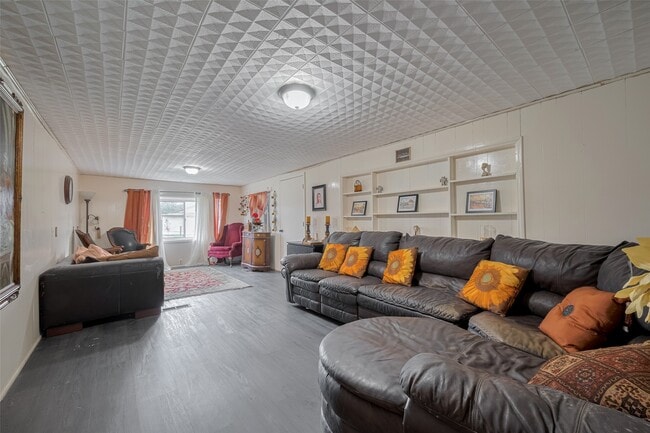 Building Photo - 2316 Green Meadows Dr