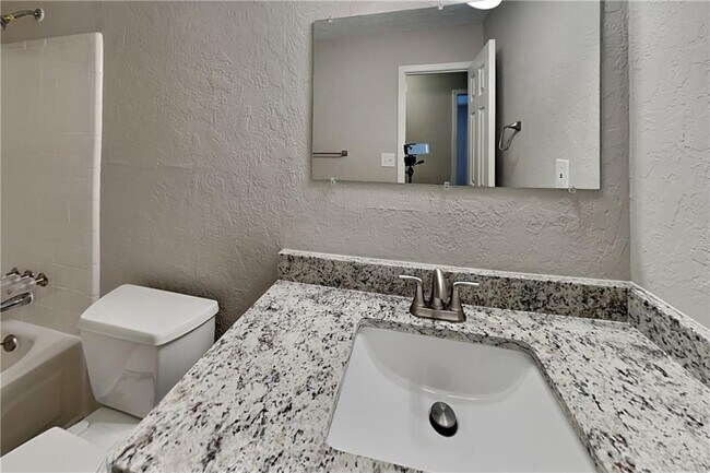 Building Photo - 400 Ansley Dr