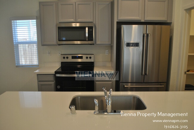 Building Photo - 3057 Pruett Dr