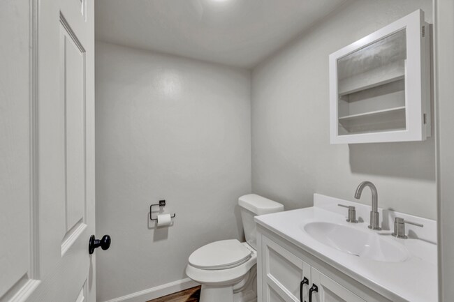 Building Photo - 526 Olive St