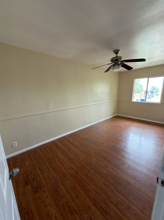 Building Photo - Single Story