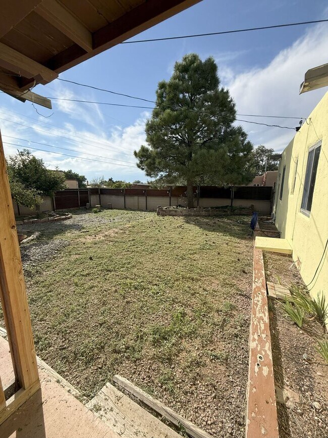 Building Photo - 1361 Santa Rosa Dr