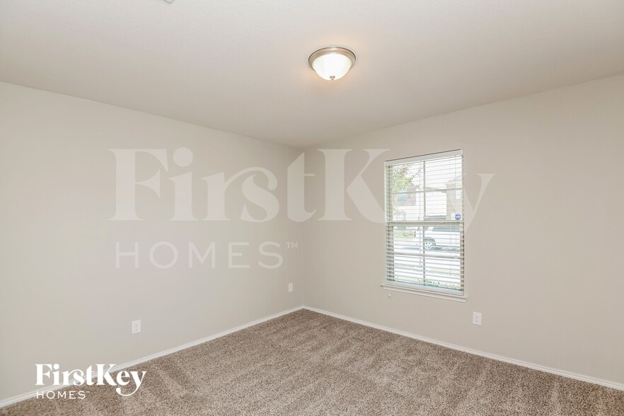 Building Photo - 5825 Dew Plant Way