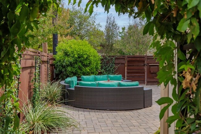 Building Photo - 5206 Woodrow Ave