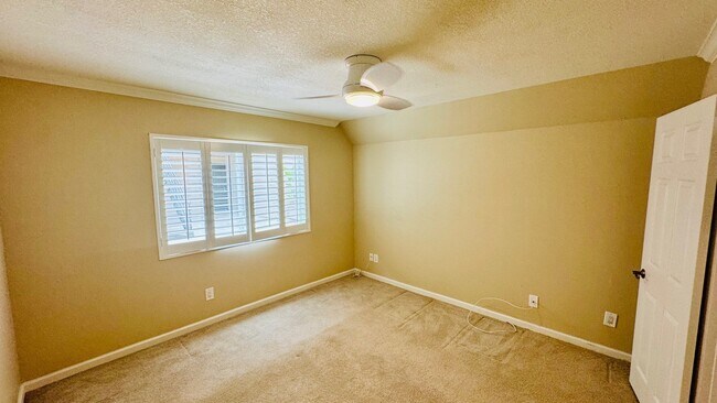 Building Photo - 7425 Charmant Dr