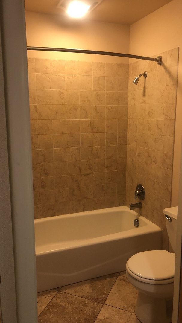 Building Photo - 1313-1315-1315 NE Harvey Rd