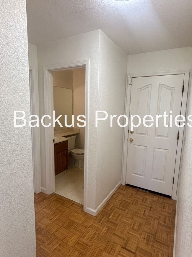 Building Photo - Great two-bedroom home at end of cul-de-sac