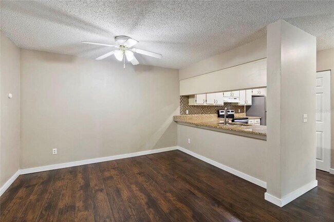 Building Photo - 662 Kenwick Cir