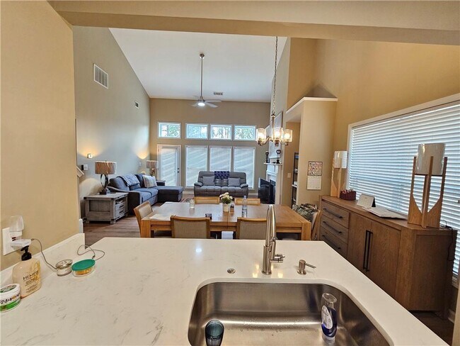 Building Photo - 2216 Worrall Hill Dr