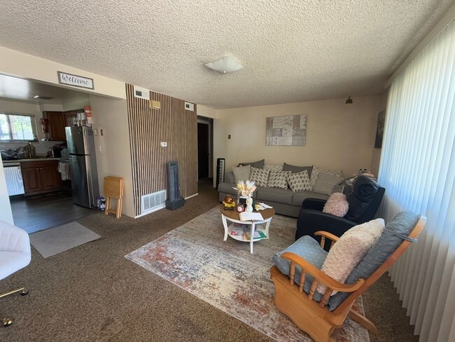Building Photo - 2 Bedroom Apartment--Orem