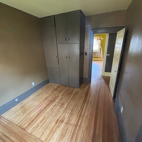 Building Photo - 1009 SW Fillmore St